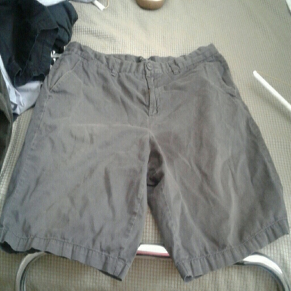 mens khaki shorts apt 9